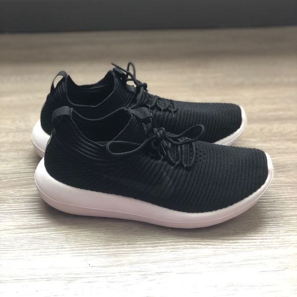 nike roshe flyknit v2 black